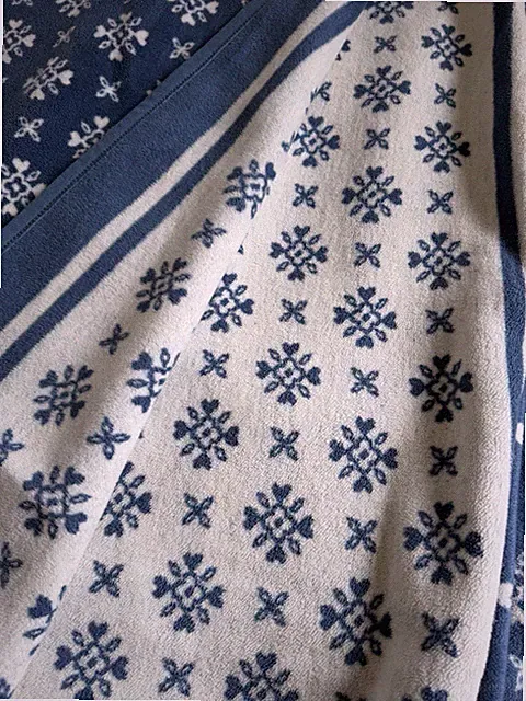 ChappyWrap 90x90 blue cottage quilt pattern king family size