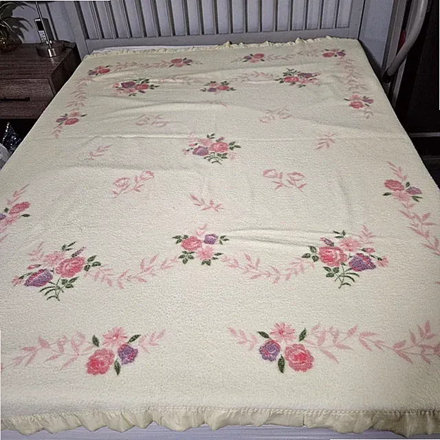 Floral Satin Trim Blanket Full/Queen 84x92 Pink Roses Pastel Cream Bedspread