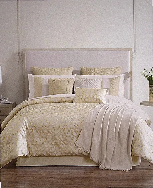 Hallmart Collectibles Gold Caroline 10-Pc. Queen Comforter Set Vacuum Sealed