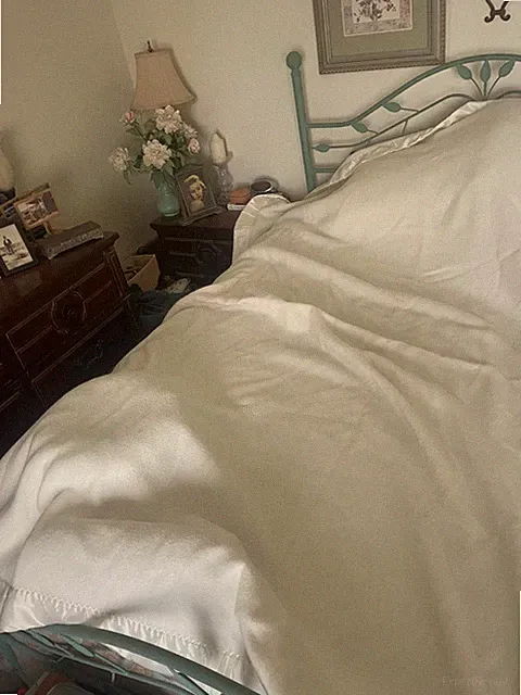 Vintage Fieldcrest Acrylic WHITE Blanket 105x90" WHITE Satin Trim