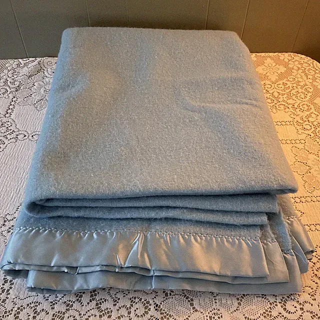 Vintage Heavy 100% Acrylic Blue Blanket Satin Trim Double Full Size 70 X 100