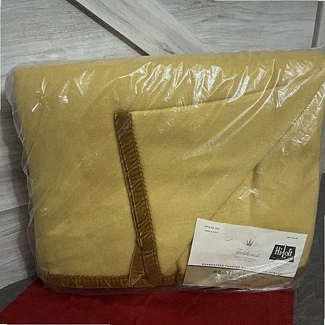 Vintage Hi Loft Gold Virgin Acrylic Velvet Fringe Bed Spread Cover Sealed Twin