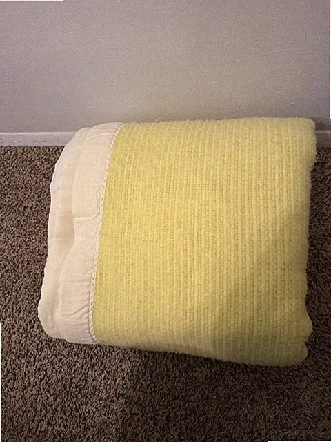 Vtg Acrylic Waffle Weave Blanket Pale Light Yellow Satin Like Trim 68”x88”