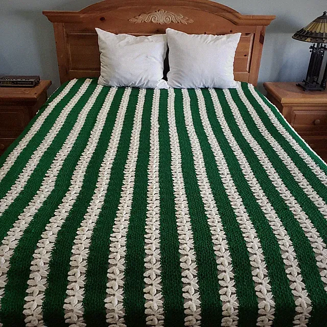 Vtg Crochet Coverlet Queen 86x102 Green White Floral Stripe Fringe Cottagecore